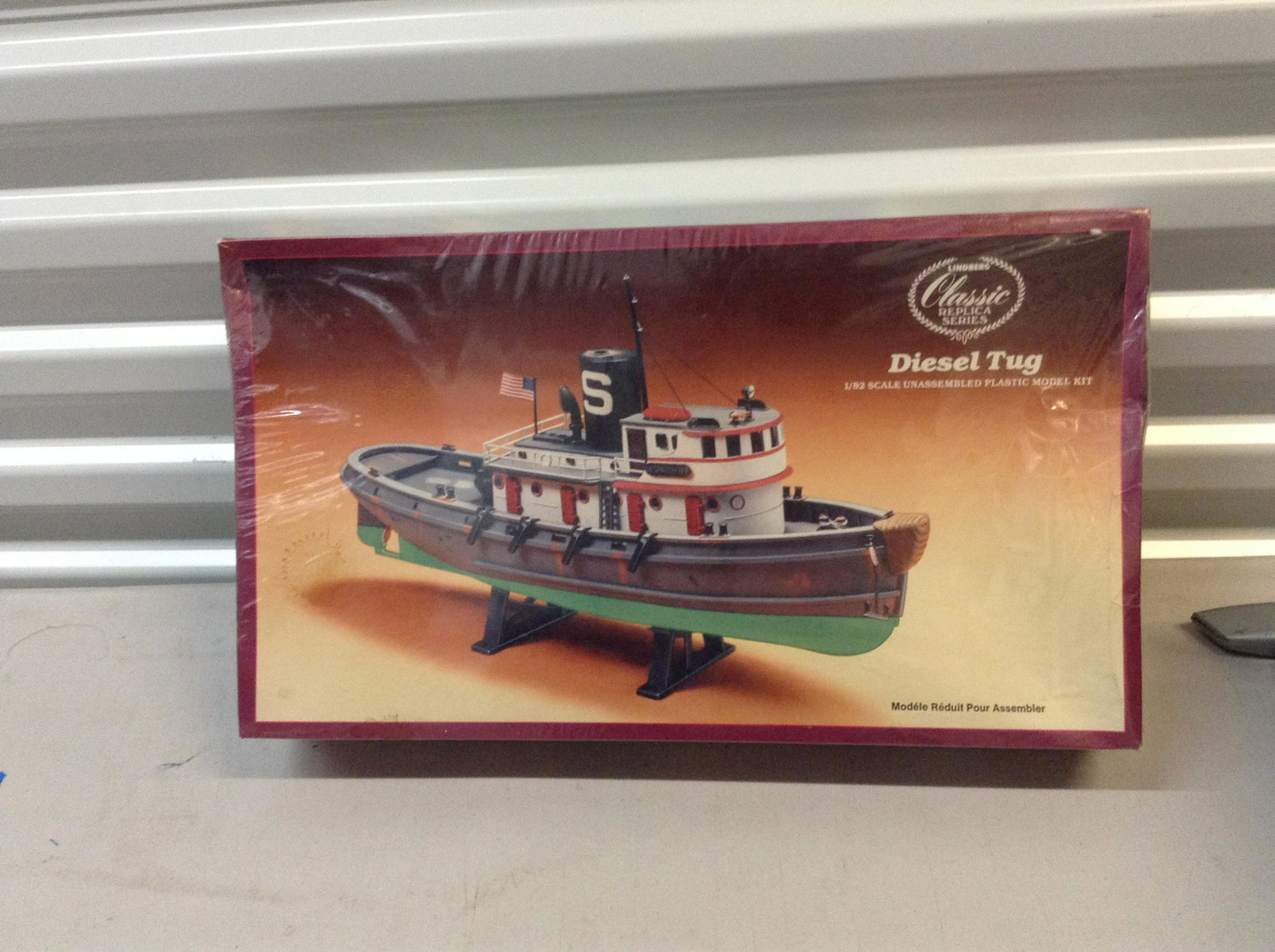 sealed in the box Lindberg Diesel Tug plastic model: sealed in the box Lindberg Diesel Tug plastic model