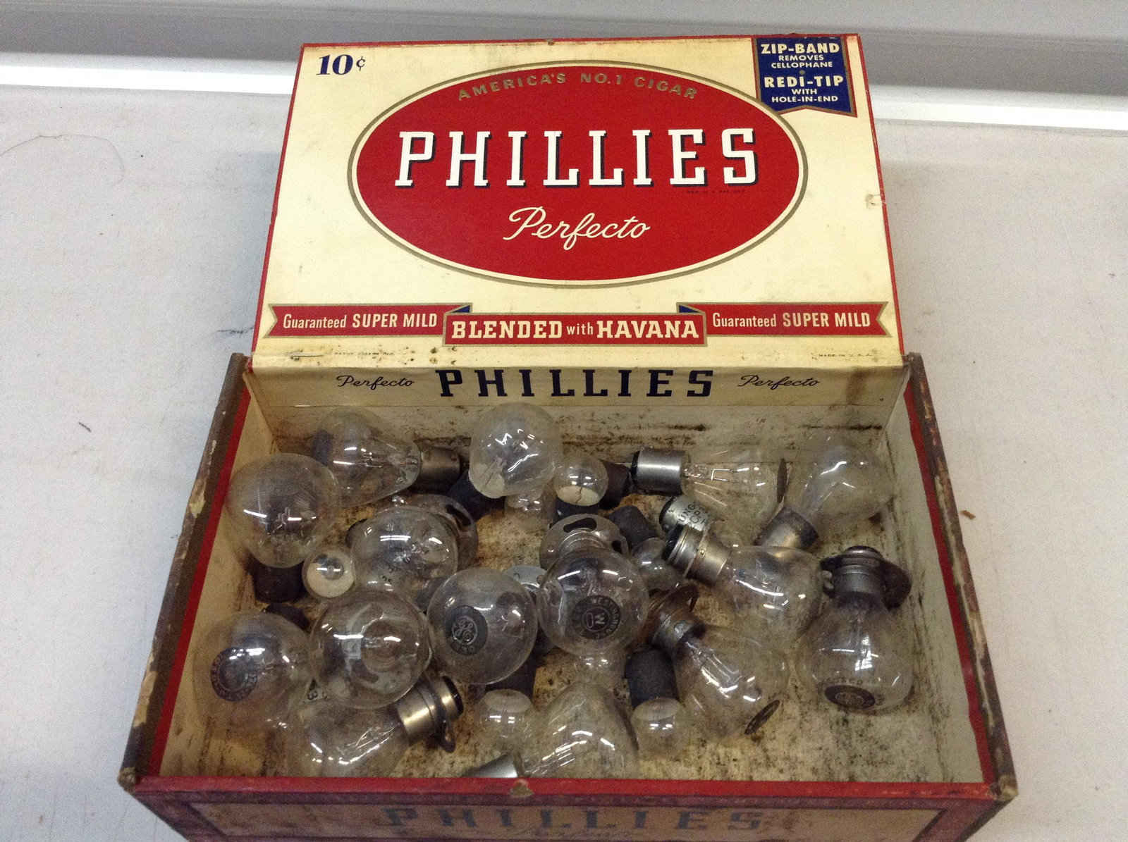 vintage 1940's automotive light bulbs: vintage 1940's automotive light bulbs