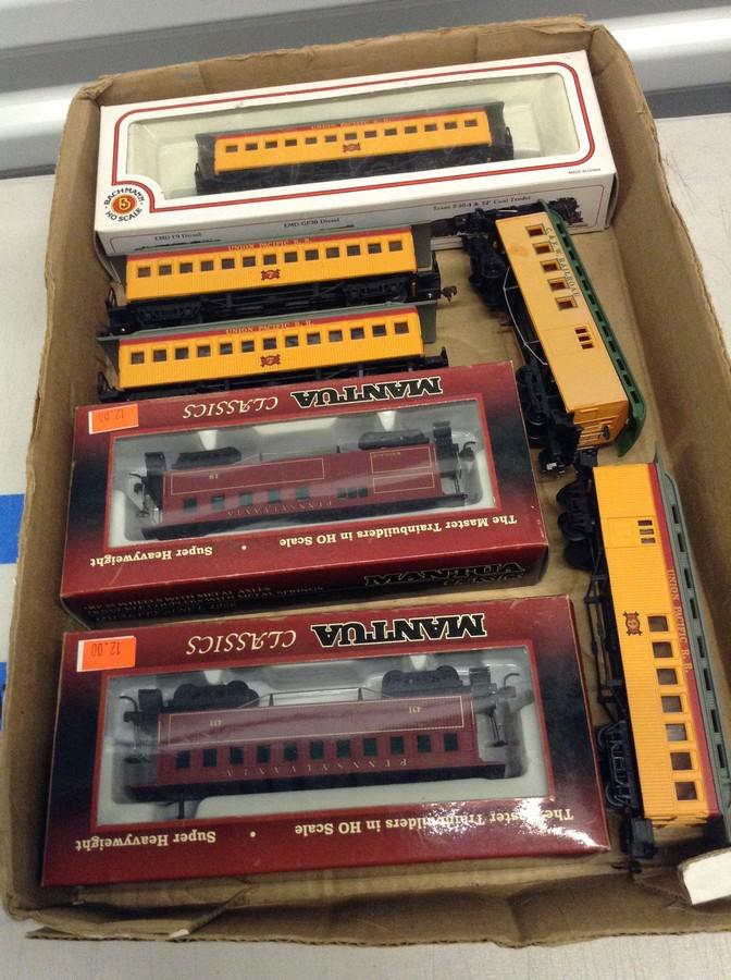 lot of 7 HO train cars (1 of 1)