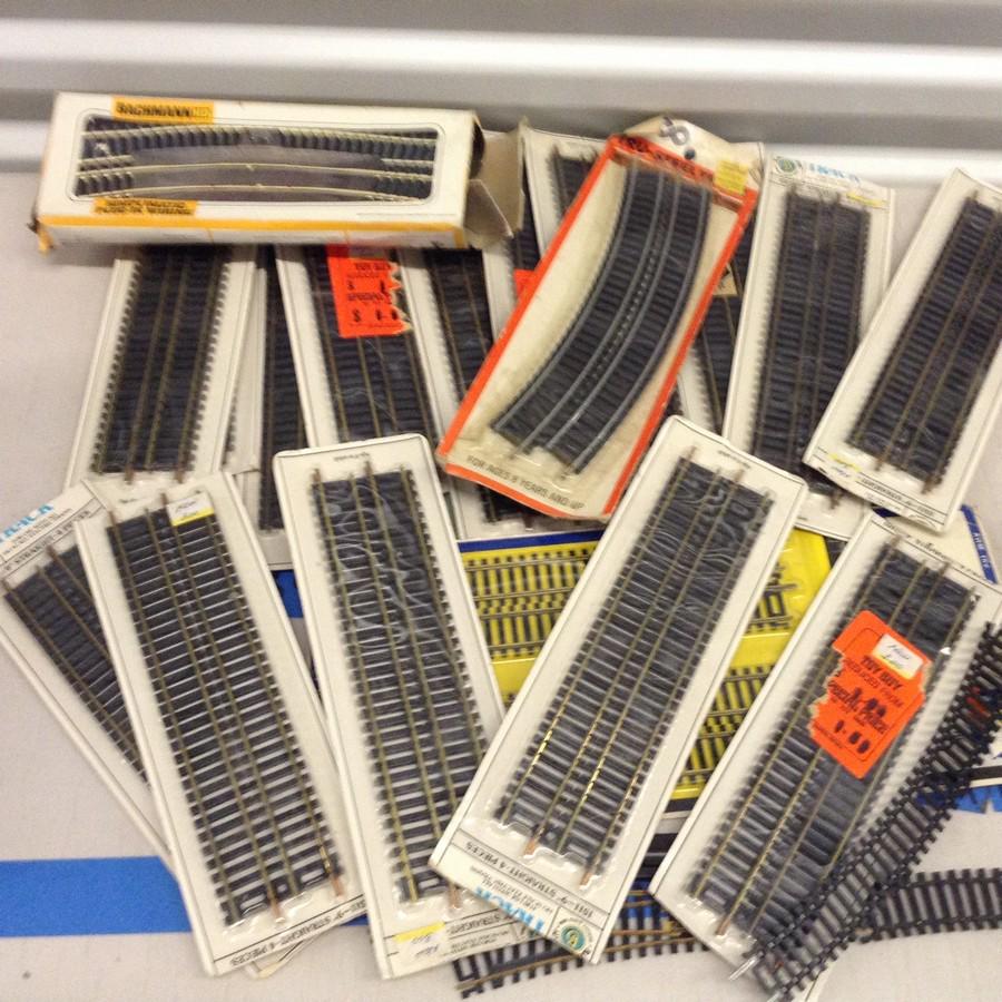 large amount of train tracks new in the packages (1 of 1)
