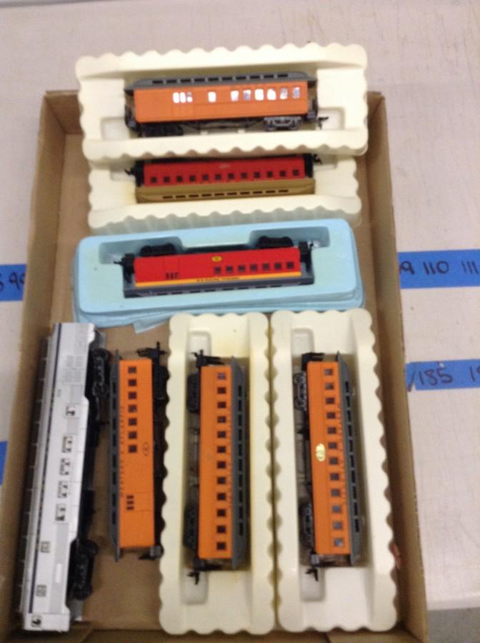 lot of 7 HO train cars (1 of 1)