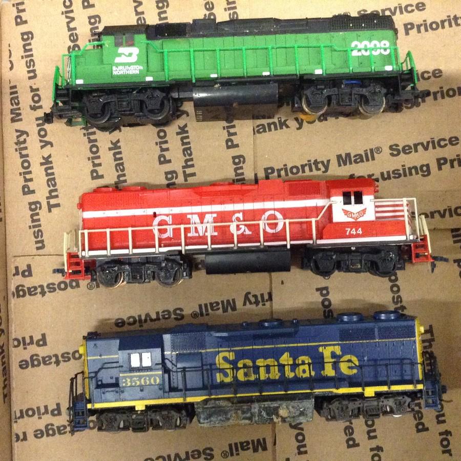lot of three HO train engines (1 of 1)