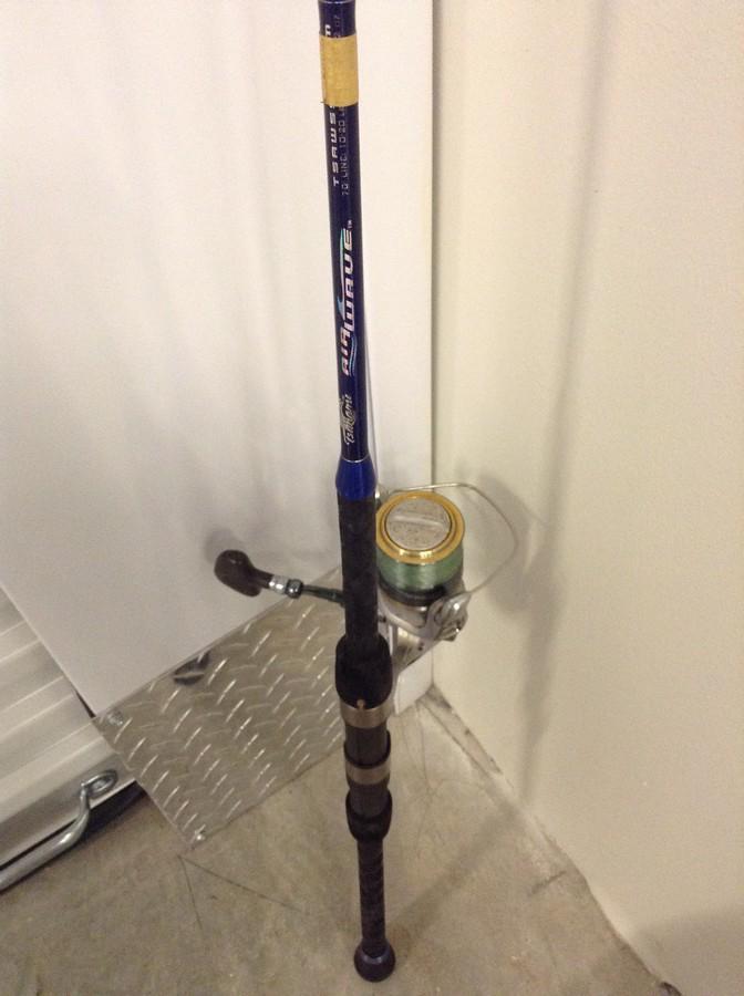 Tsunami Airwave fishing pole with Sahara Shimano 4000: Tsunami Airwave fishing pole with Sahara Shimano 4000 7ft fishing pole