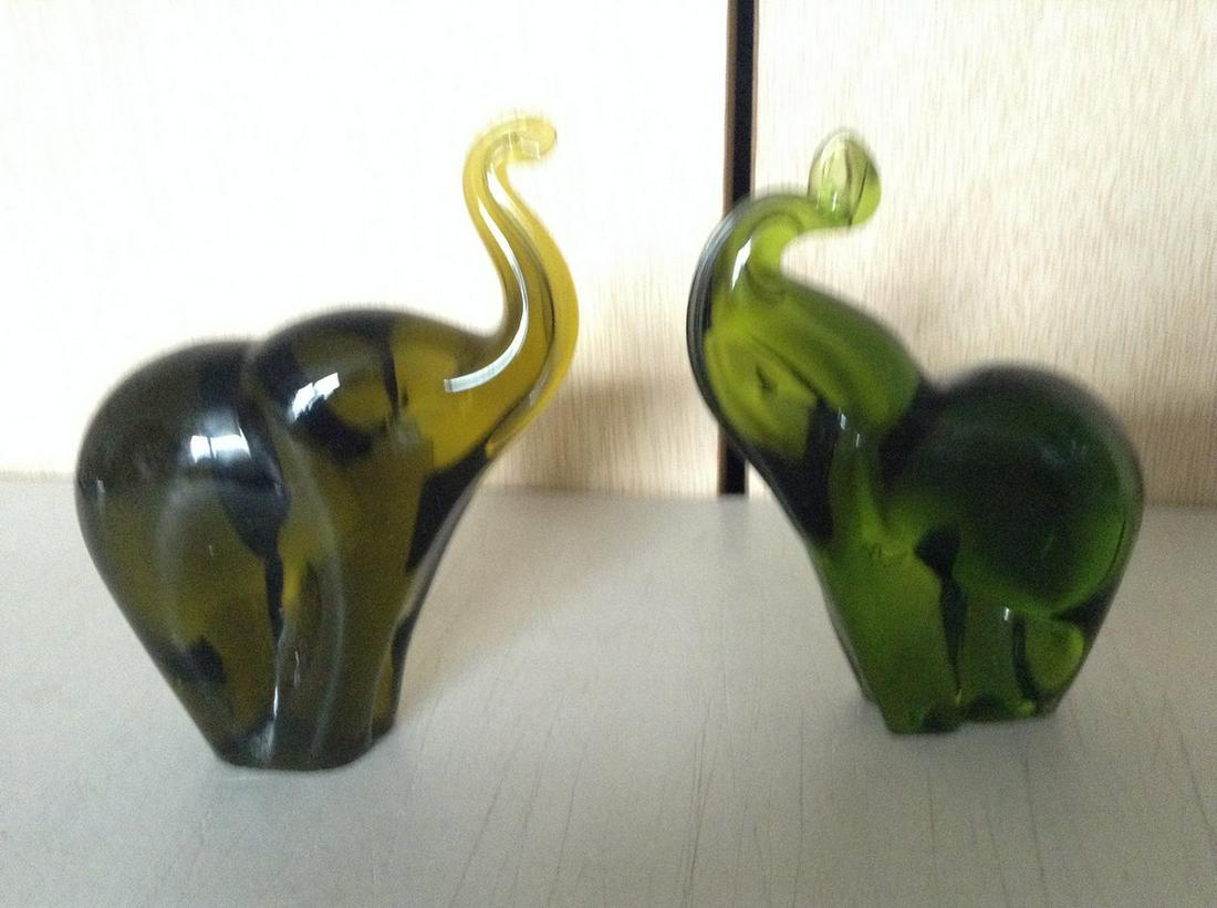 Pilgrim glass elephants brown and green 4.5" tall: Pilgrim glass elephants brown and green 4.5" tall