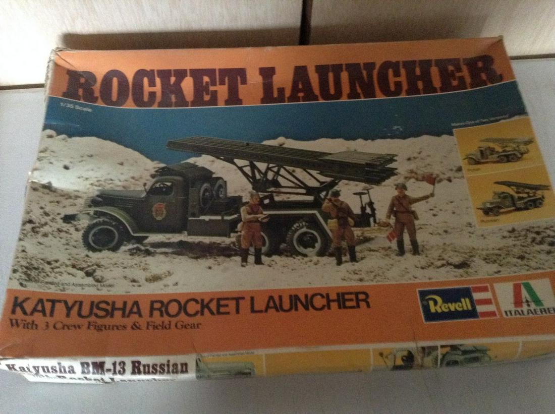 Revell Russian Rocket Launcher Model: Revell Russian Rocket Launcher Model