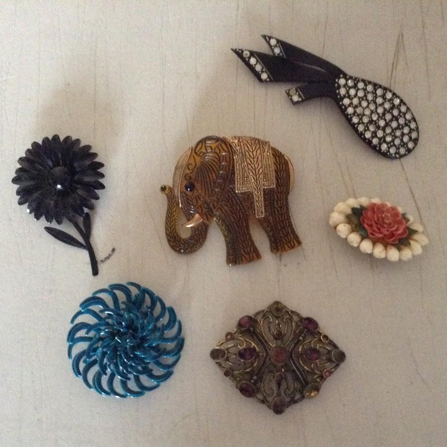 50 and 60's costume brooches including with Bakelite: 50's and 60's costume brooches including with Bakelite