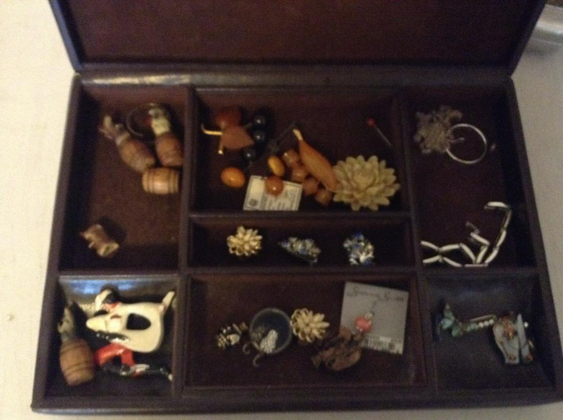 jewelry box fulled with vintage jewelry: jewelry box fulled with vintage jewelry. Some amber and sterling