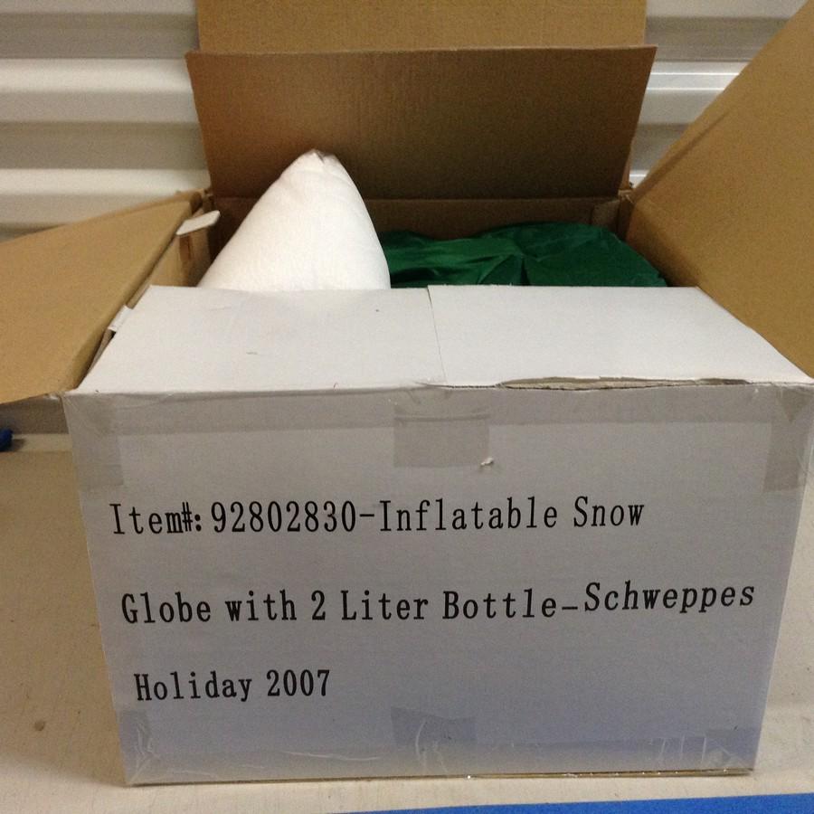 Inflatable snow globe with 2 liter bottle: Inflatable snow globe with 2 liter bottle