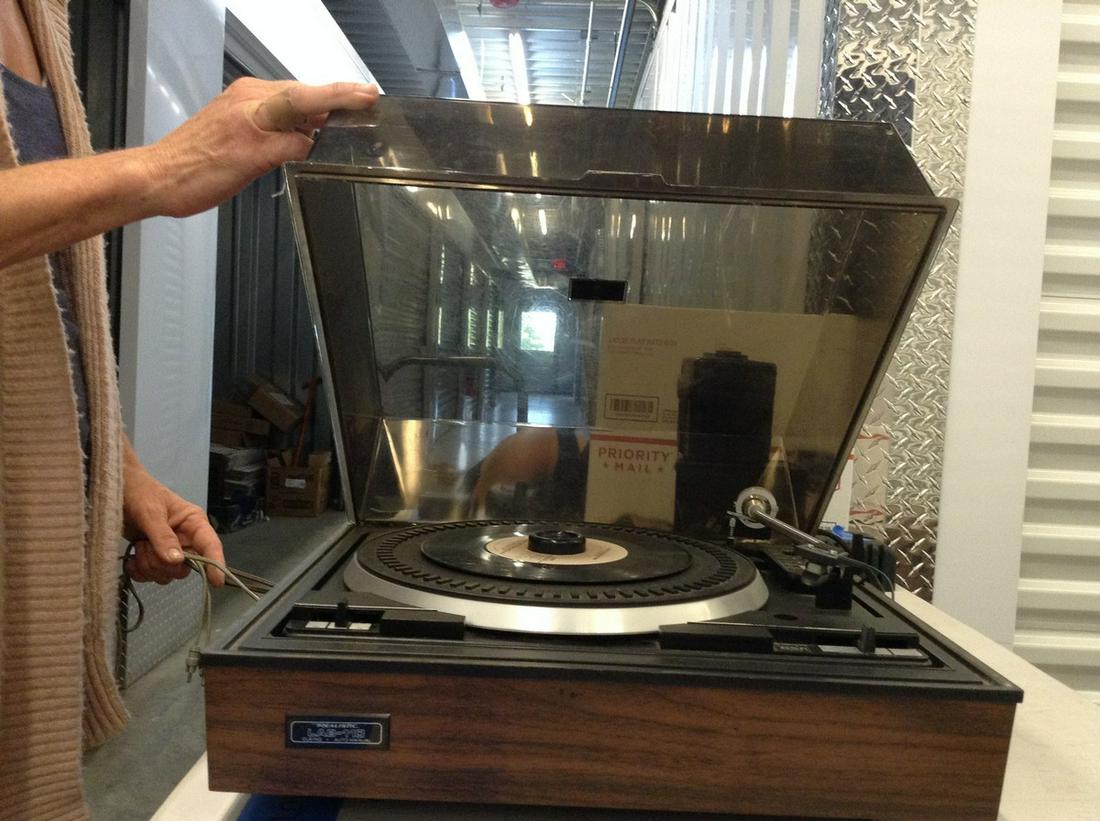 In house record player Realistic (1 of 1)