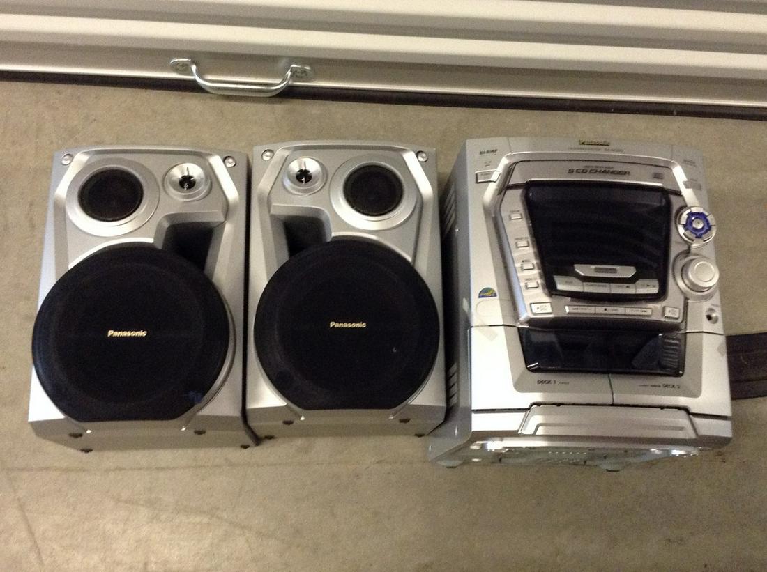 Panasoinic CD casset player with two speakers (1 of 1)