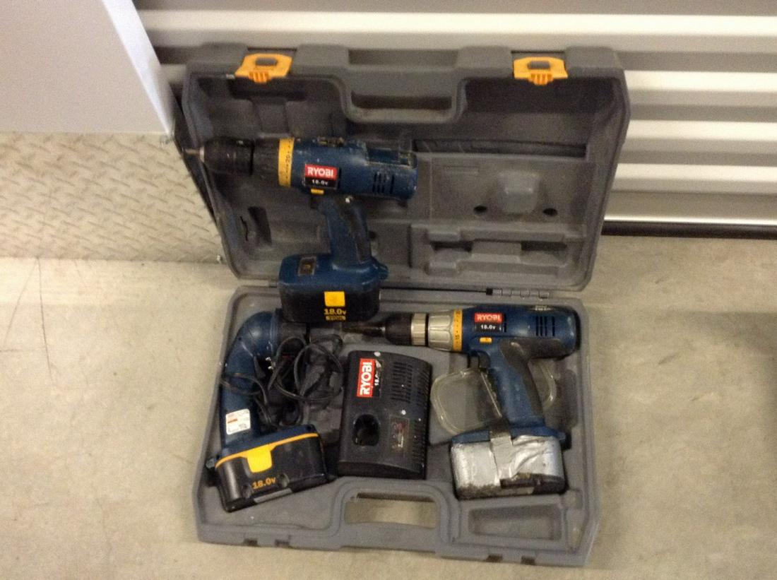 ryobi 18V drills changer and flashlight (1 of 1)