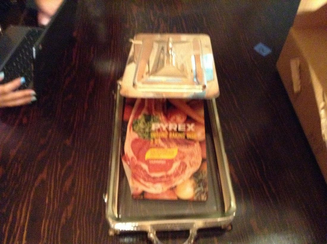 vintage Pyrex serving dish: vintage Pyrex serving dish