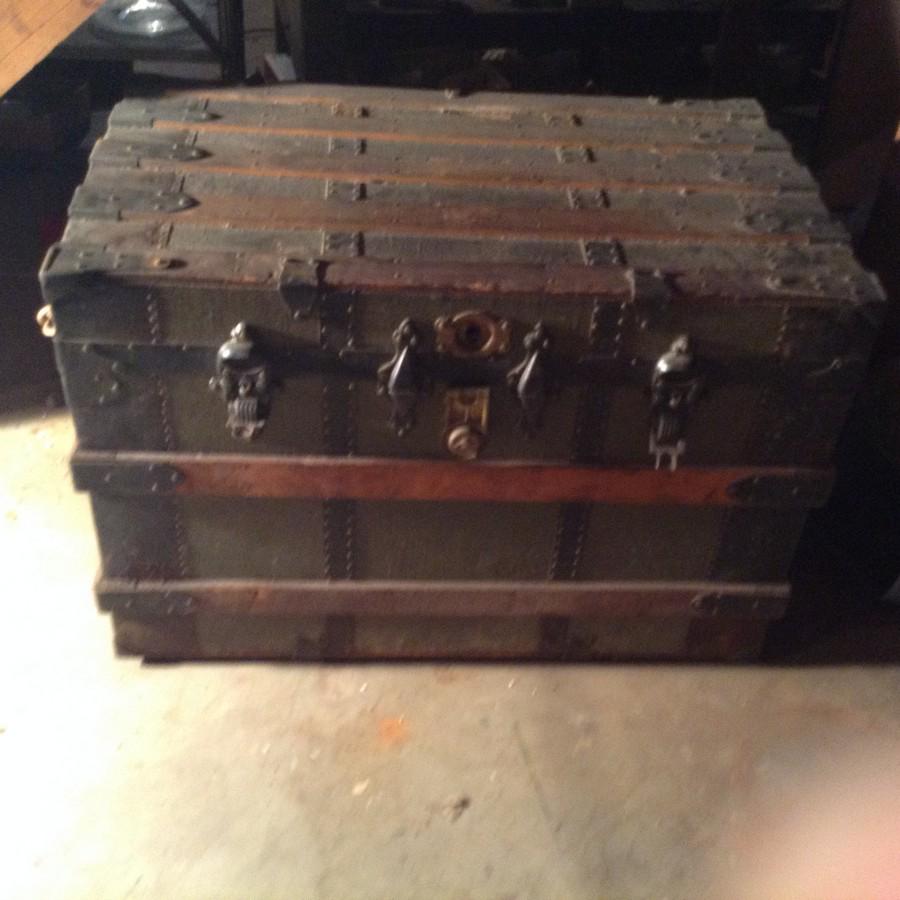 wooden trunk: wooden trunk