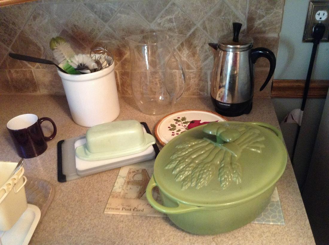 contents of kitchen counter (1 of 1)