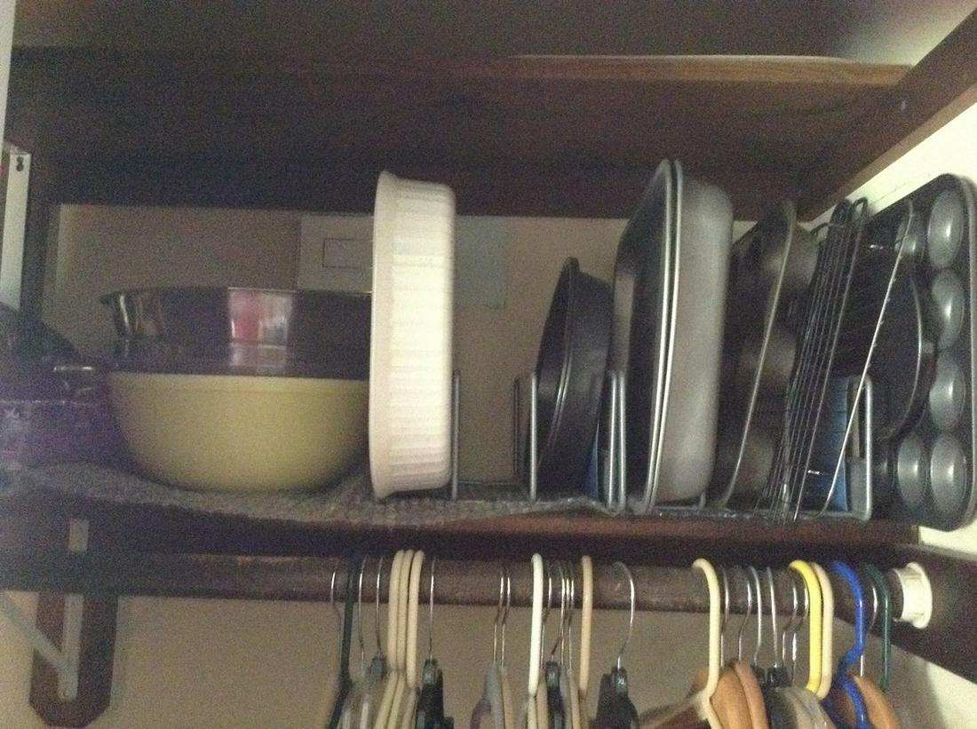 Pyrex and baking items Top Shelf: Pyrex and baking items Top Shelf
