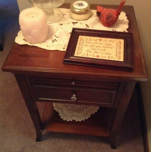 End table 19 x 18: End table 19 x 18