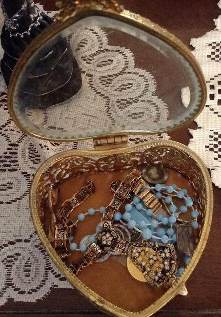 Vintage Heart shaped Jewelry box: Vintage Heart shaped Jewelry box