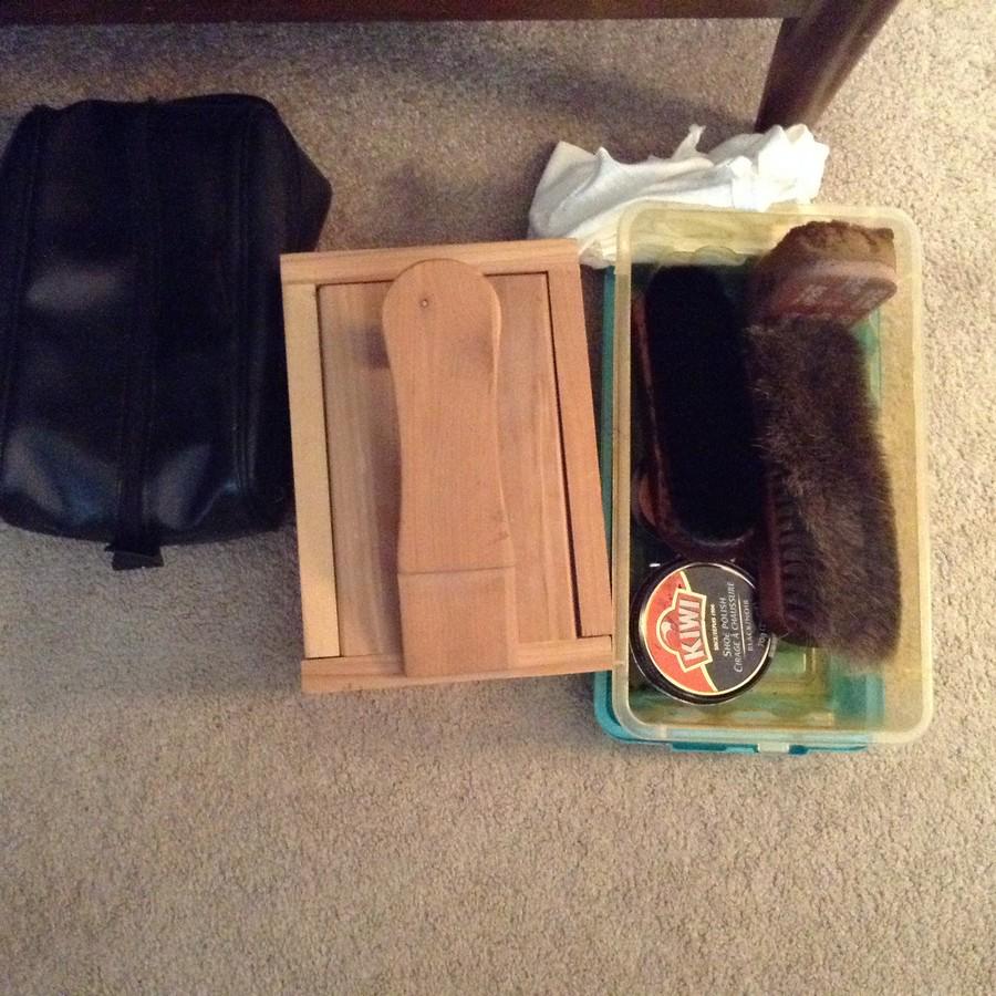 Shoe Shine box & kit (1 of 1)