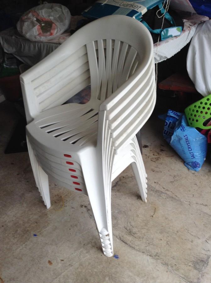 6 stackable plastic outdoor chairs (1 of 1)