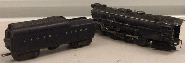 vintage ho Lionel train engines and car (1 of 1)