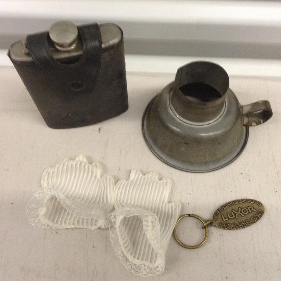 Luxor keychain, flask and other items: Luxor keychain, flask and other items