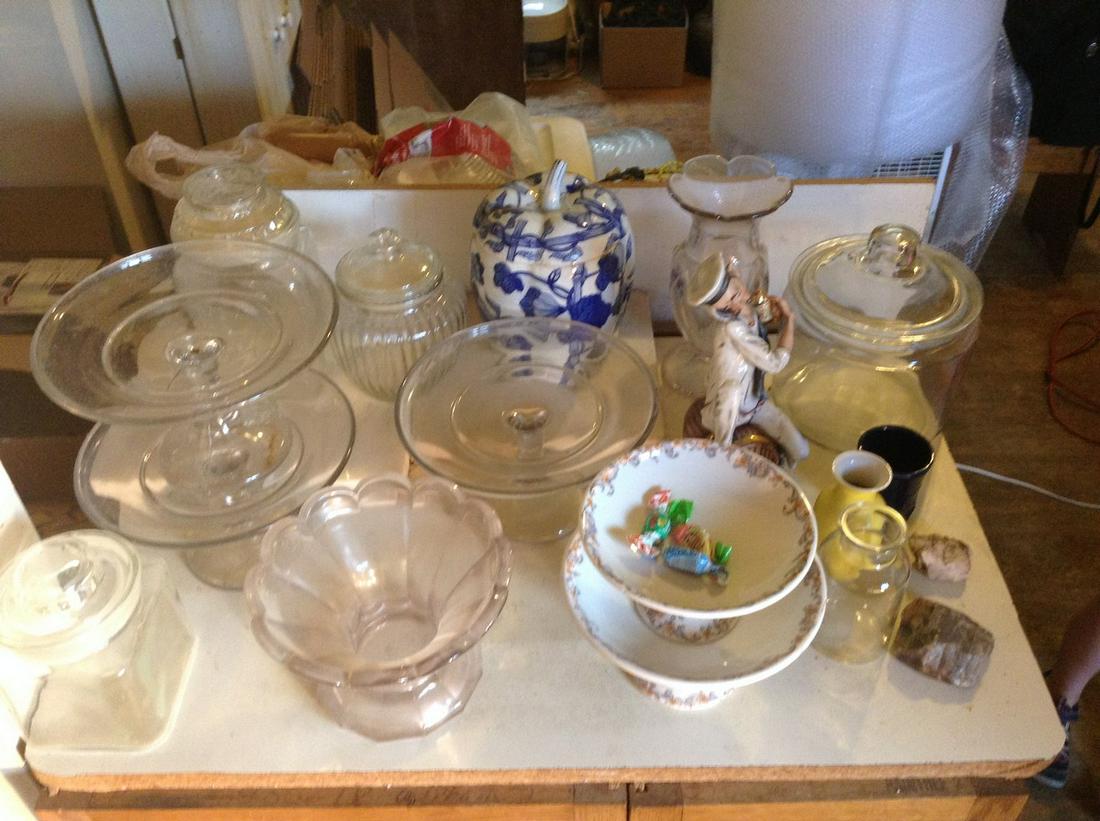 contents of kitchen counter (1 of 1)