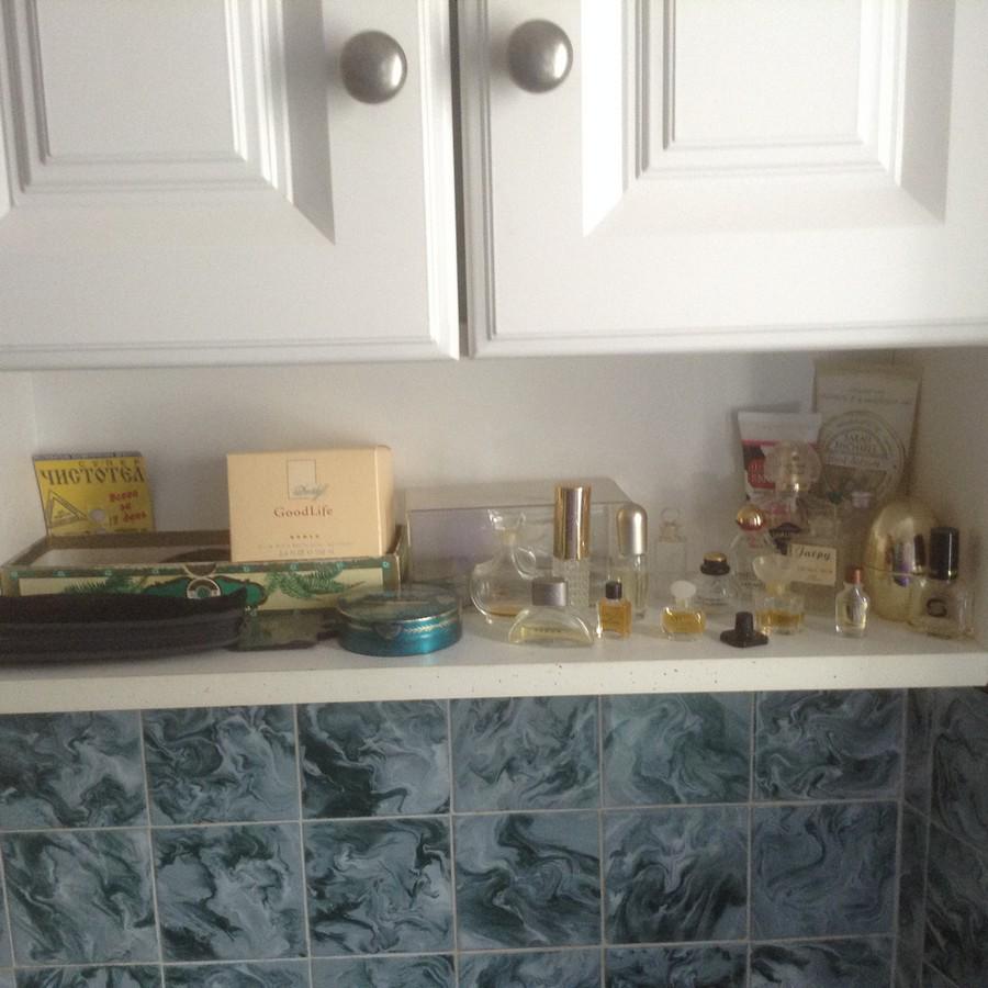 lot of vintage perfume bottles: lot of vintage perfume bottles