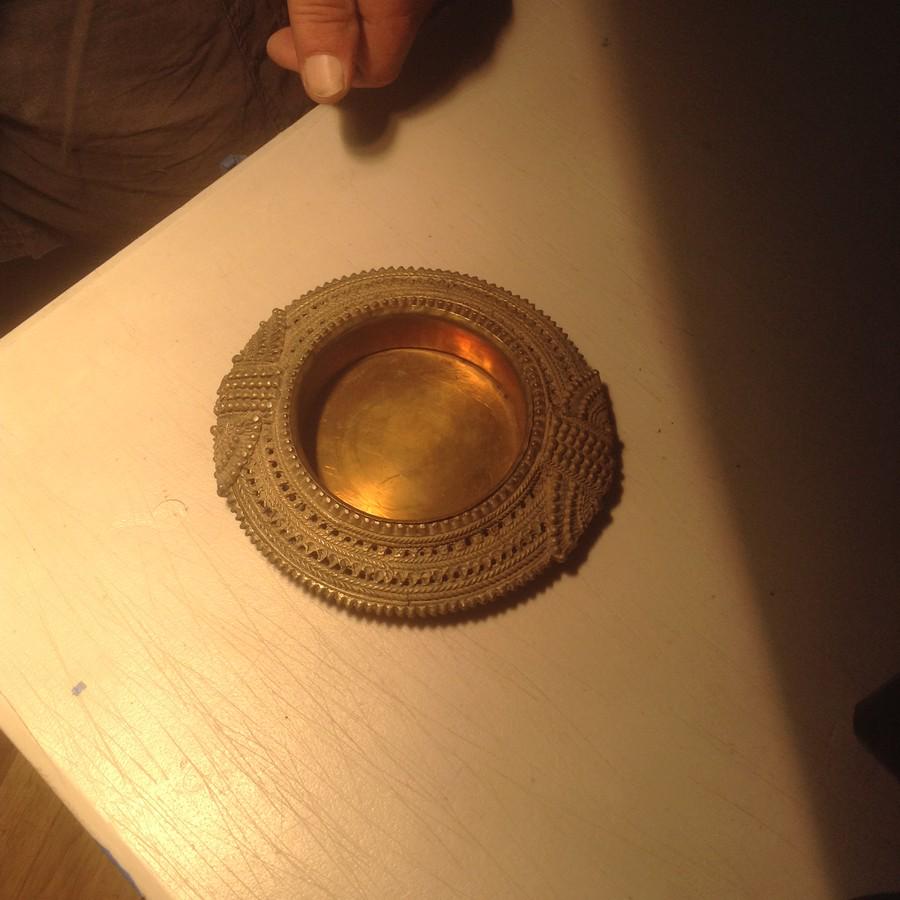 large ornate brass ashtray 6" (1 of 1)