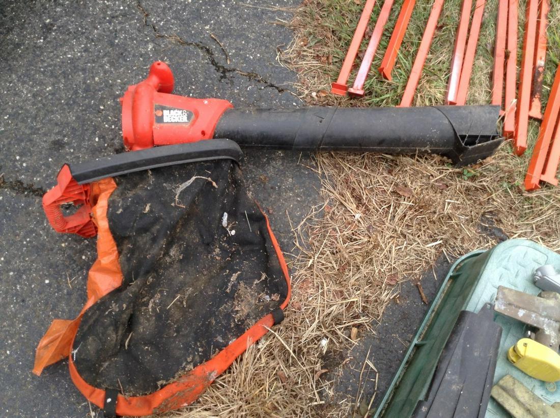 blacked decker blower attachment vacuum (1 of 1)