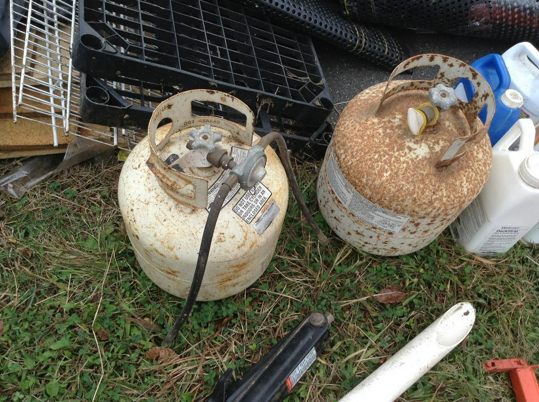 2 propane tank (1 of 1)