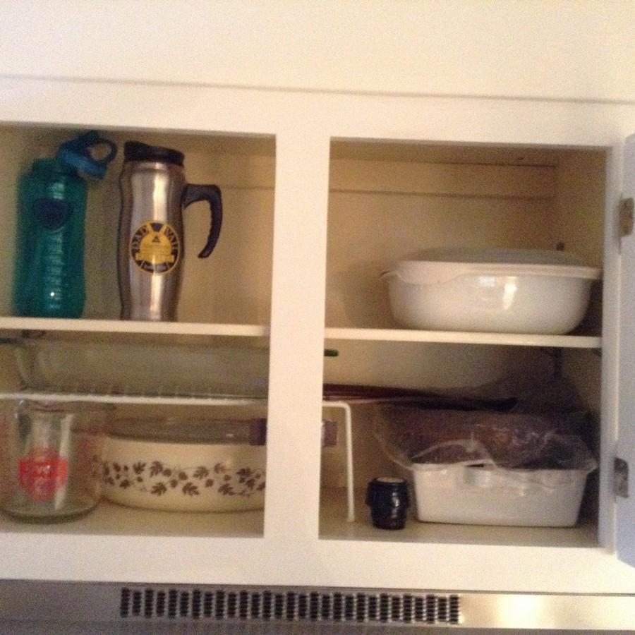 contents of kitchen cabinet Pyrex and more: contents of kitchen cabinet Pyrex and more