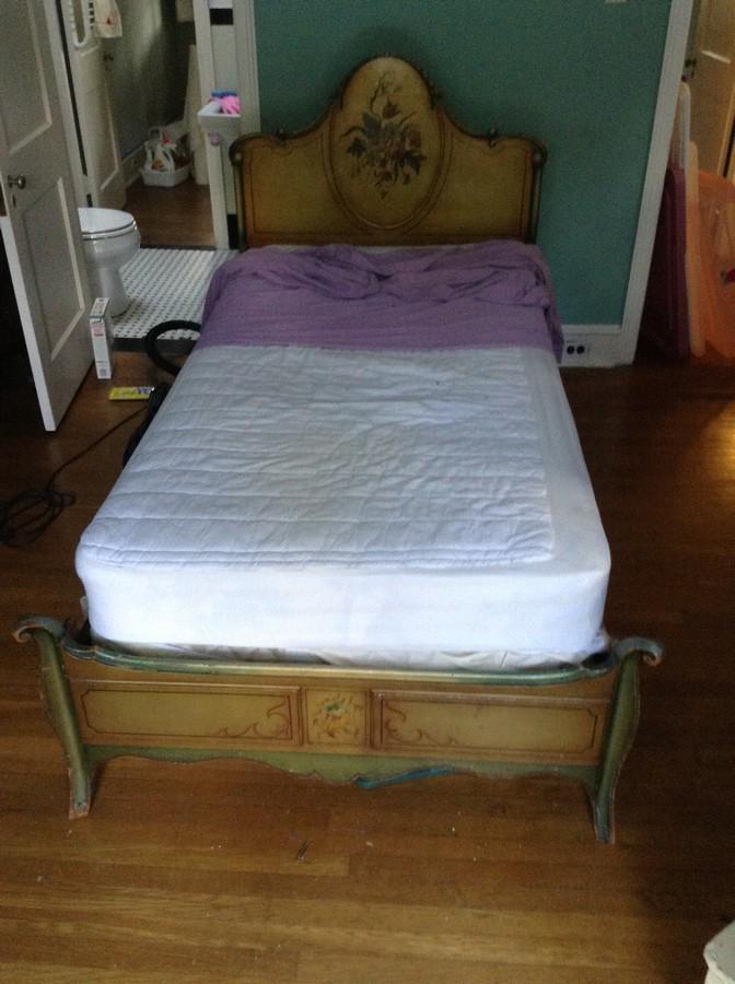 Early 1900s twin bed hand painted: Early 1900s twin bed hand painted