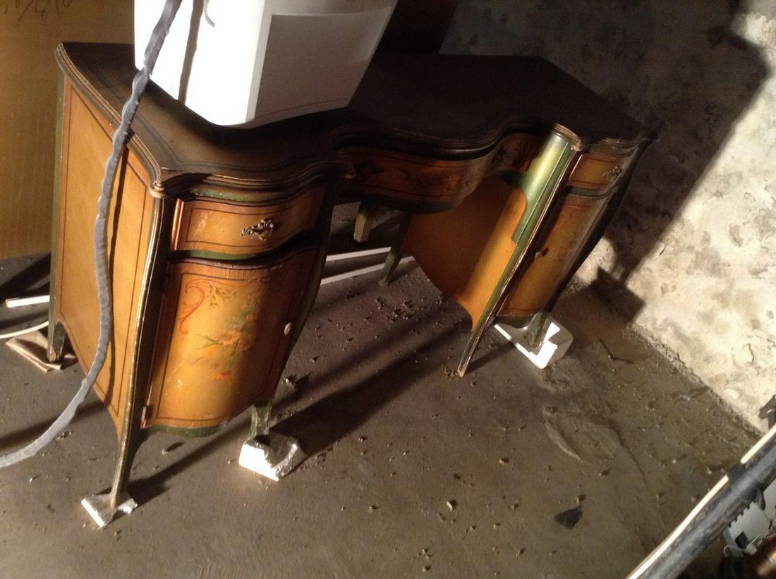 Early beauty vanity: Early beauty vanity