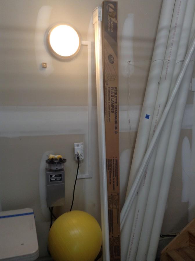 8 ft florescent lighting fixture with bulbs: 8 ft florescent lighting fixture with bulbs