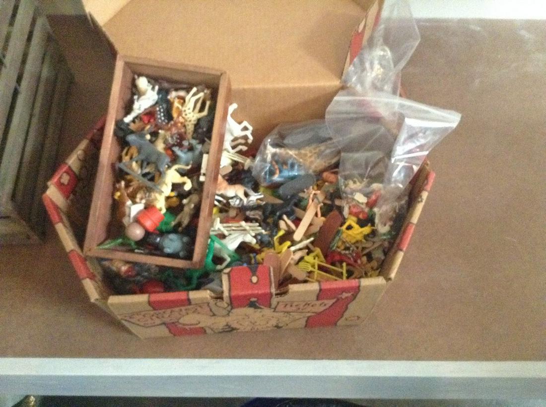 vintage huge box of plastic animals, cowboys and: vintage huge box of plastic animals, cowboys and Indians and more