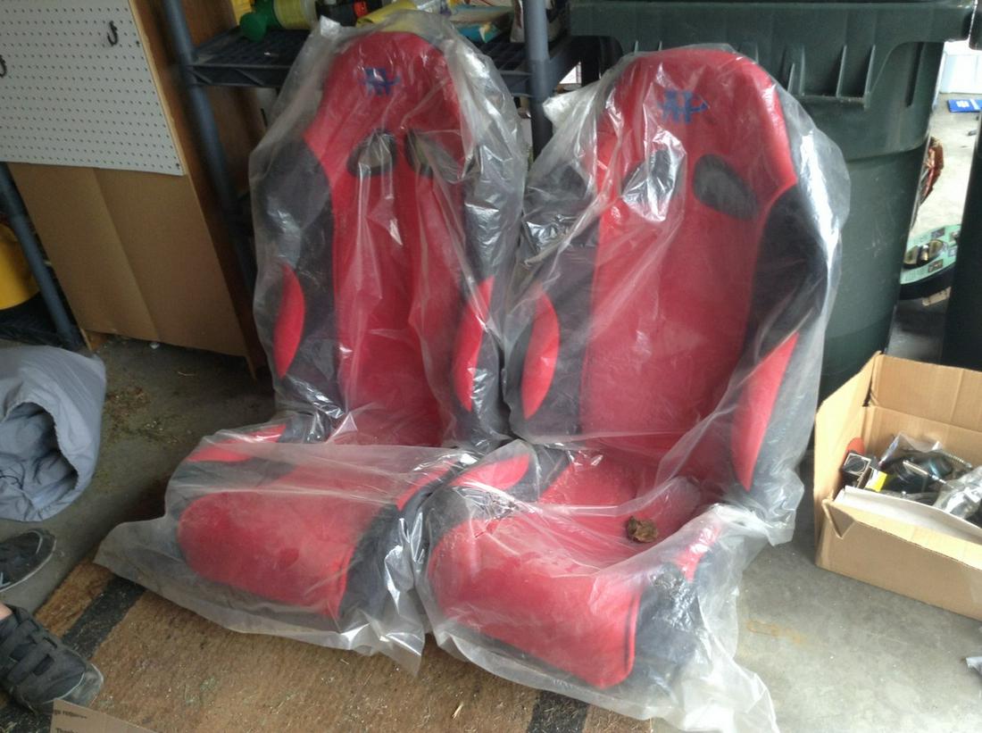 two new racing seats (1 of 1)