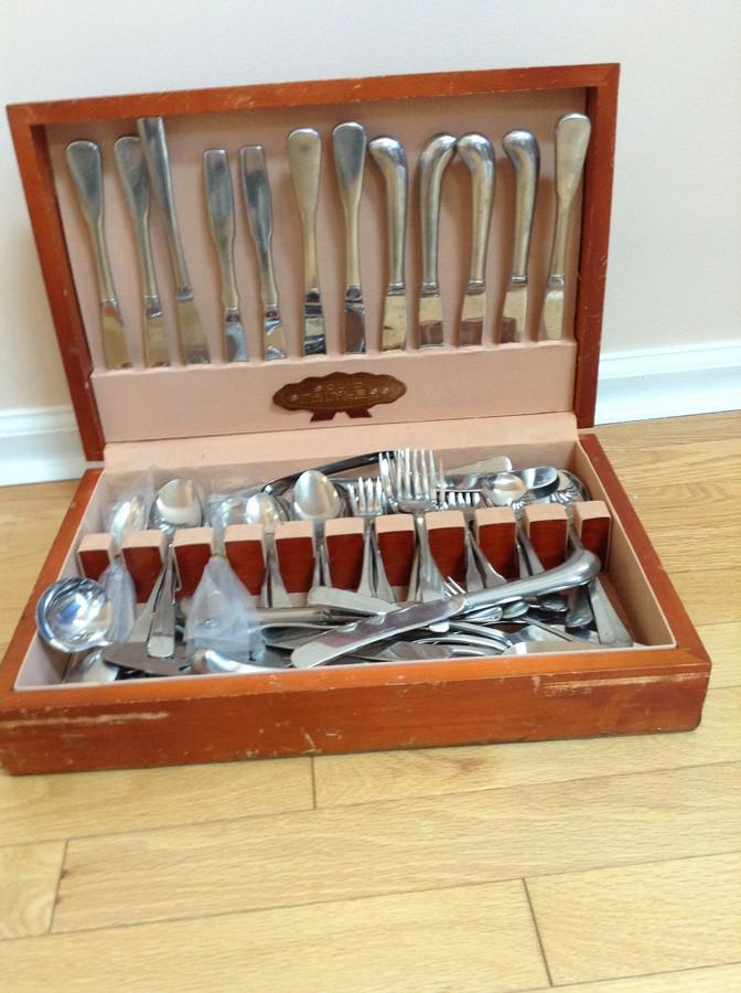 Stainless steel silverware and case: Stainless steel silverware and case