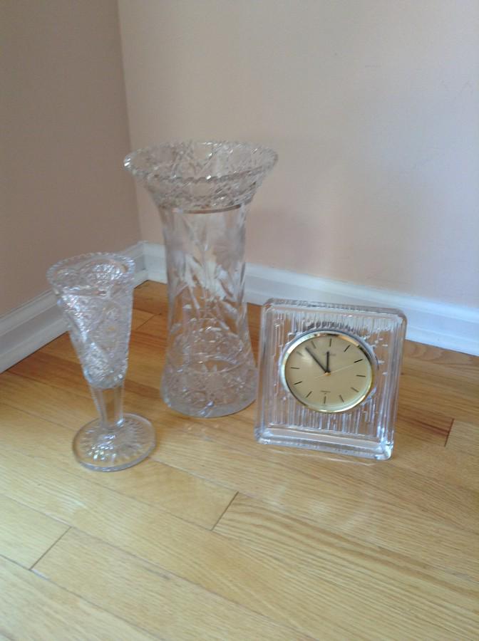 crystal vases and clock: crystal vases and clock
