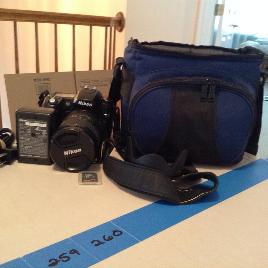 vintage Nikon D80 camera & case: vintage Nikon D80 camera & case