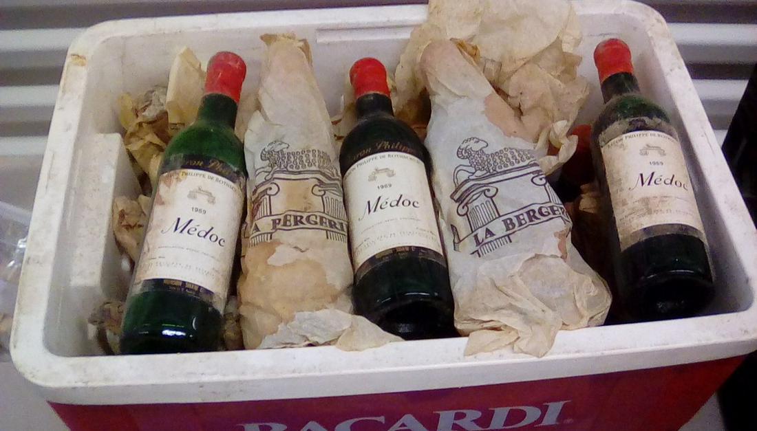 lot of 1969 Medoc bottles total of 27 bottles: lot of 1969 Medoc bottles total of 27 bottles
