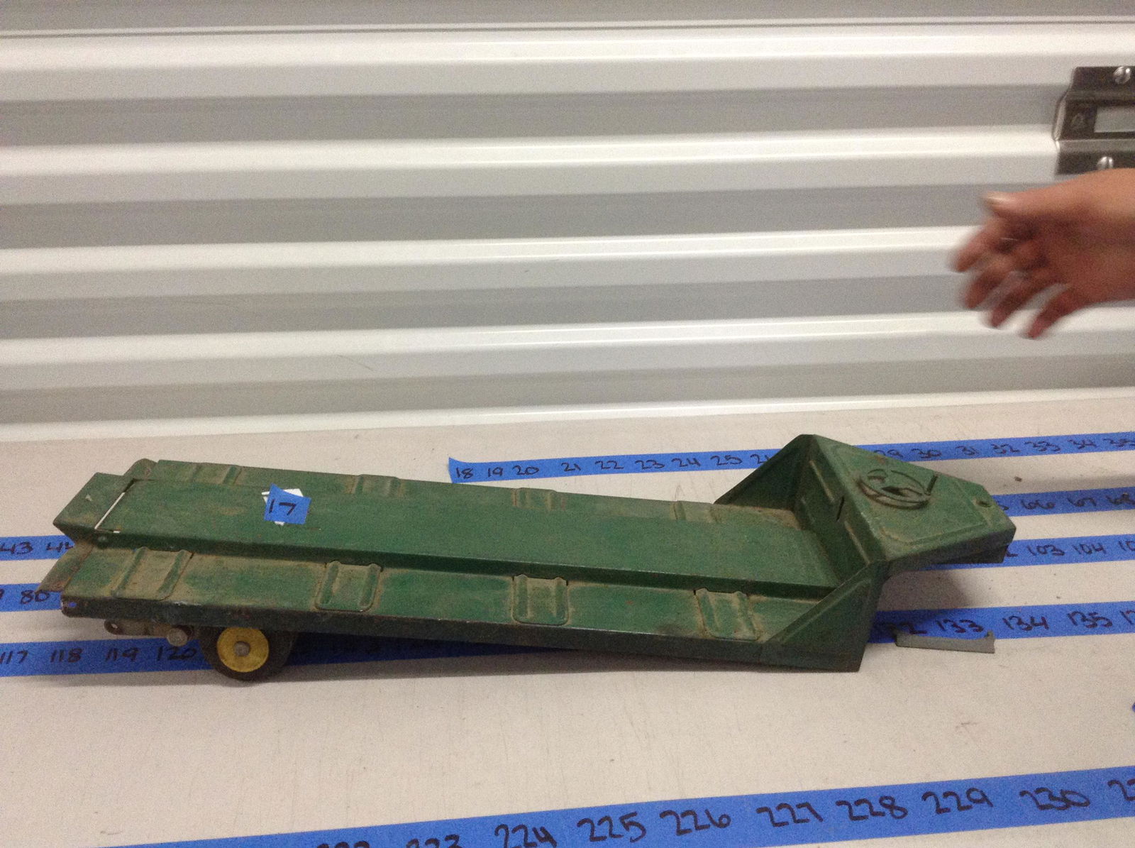 Nylint john deer trainer 2 ft long (1 of 1)