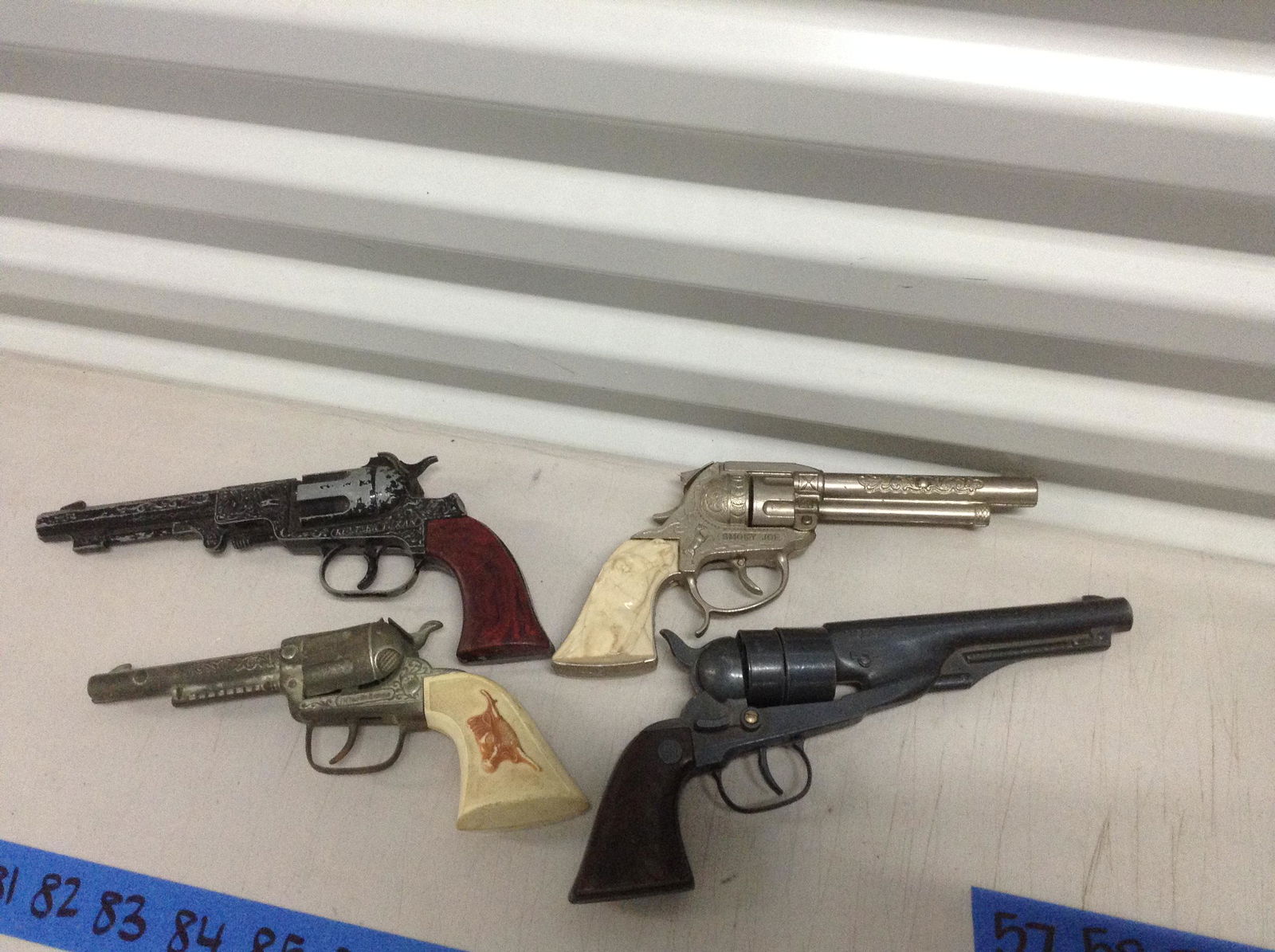 lot of vintage cap guns: lot of vintage cap guns