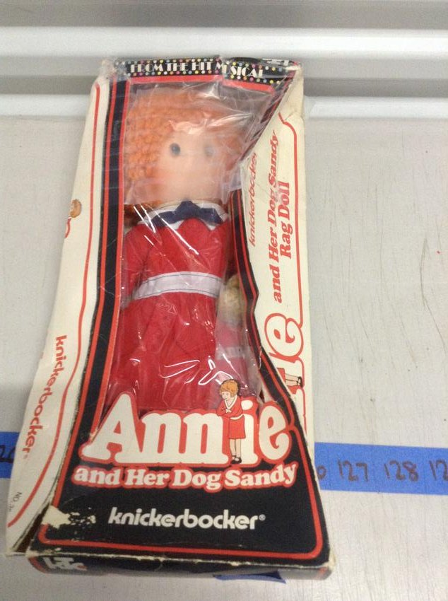 vintage Annie doll (1 of 1)
