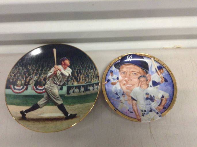 Lot Of Two Ny Yankees Souvenir Plates