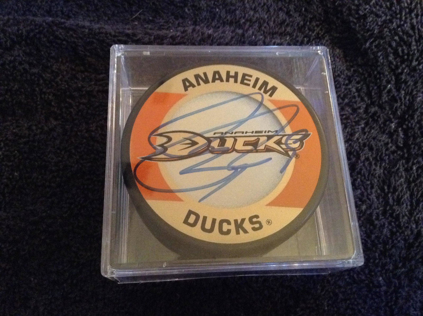 Anaheim Ducks Bobby Ryan #9 signed hockey puck: Anaheim Ducks Bobby Ryan #9 signed hockey puck
