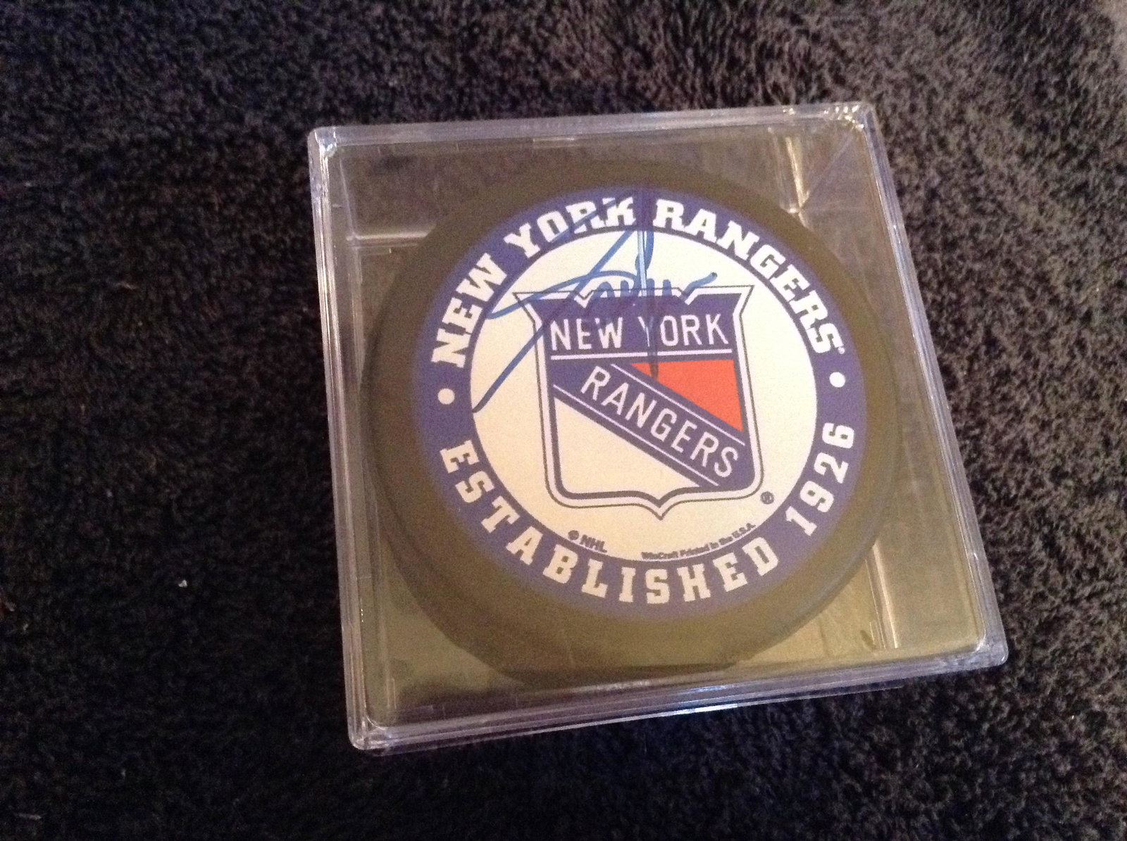New York Rangers Adam Graves signed hockey puck: New York Rangers Adam Graves signed hockey puck