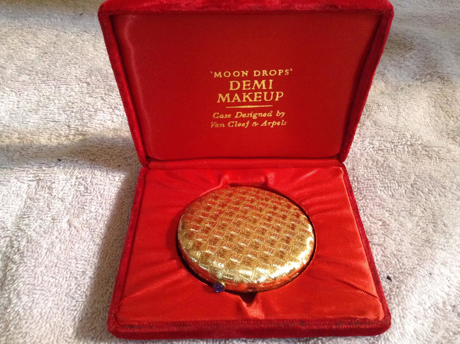 Moon Drop Demi Makeup- vintage compact: Moon Drop Demi Makeup- vintage compact