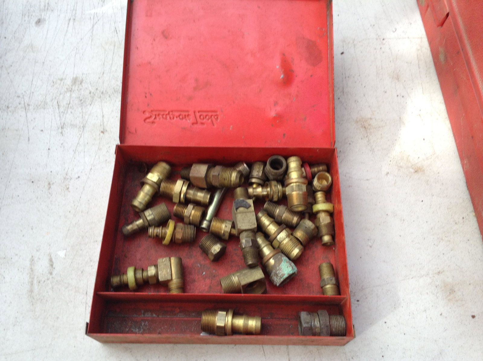 Snap on Tools Vintage box w/airbrake fittings (1 of 1)