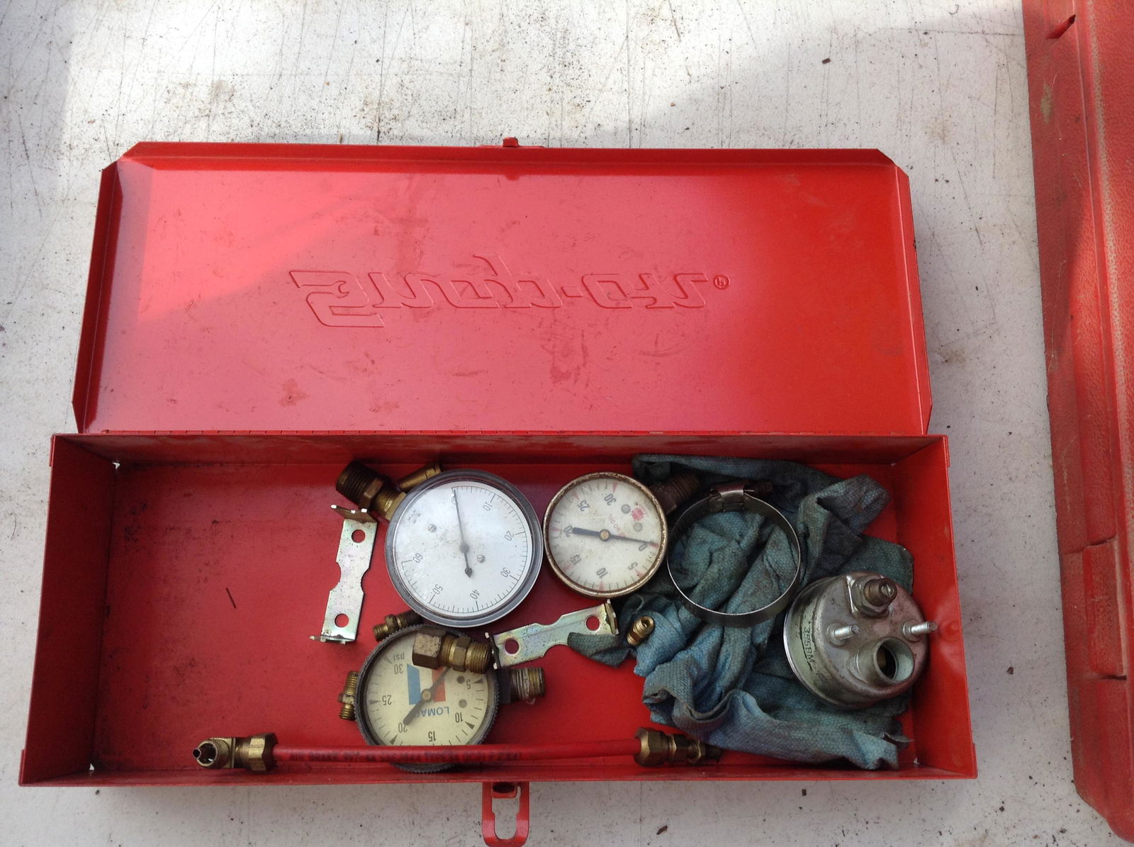 Snap on Tools box with/ air gauges Dec 03, 2019 Emanon Auctions and
