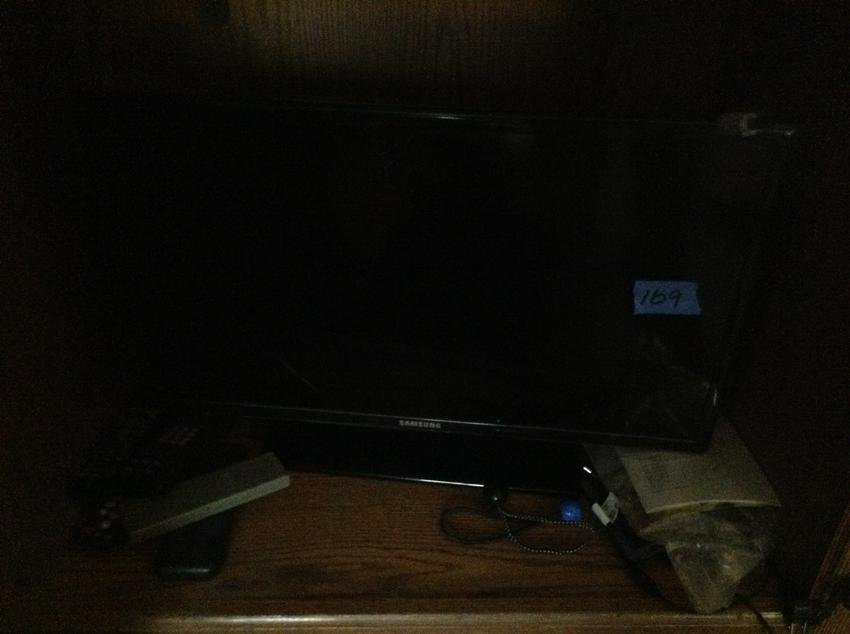 Samsung TV 26" (1 of 1)